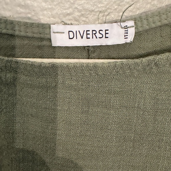 DIVERSE WOMANS  GREEN TOP - Picture 2 of 3